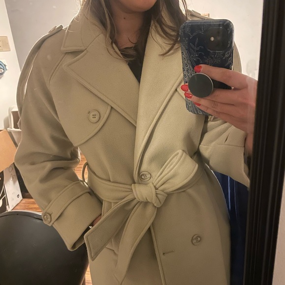 Oversized double-breasted beige tan long coat with belt - Picture 5 of 7